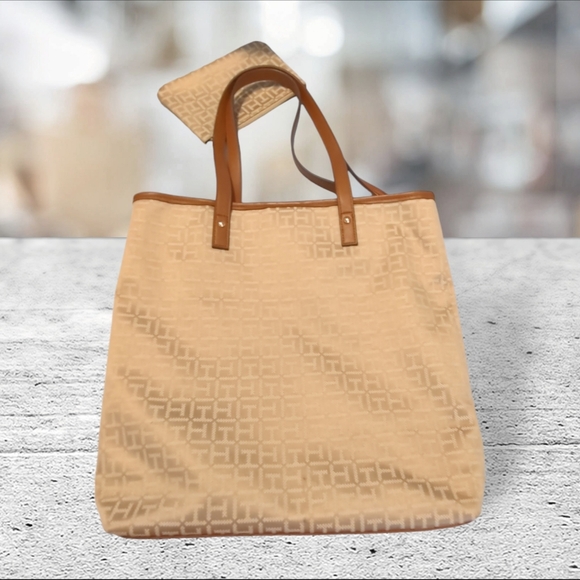 Tommy Hilfiger tote/purse/bag. - Picture 5 of 14